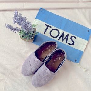 Toms pastel purple flat shoes, size W 6